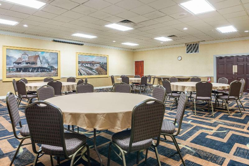 Quality Inn & Suites Palatka Riverfront image