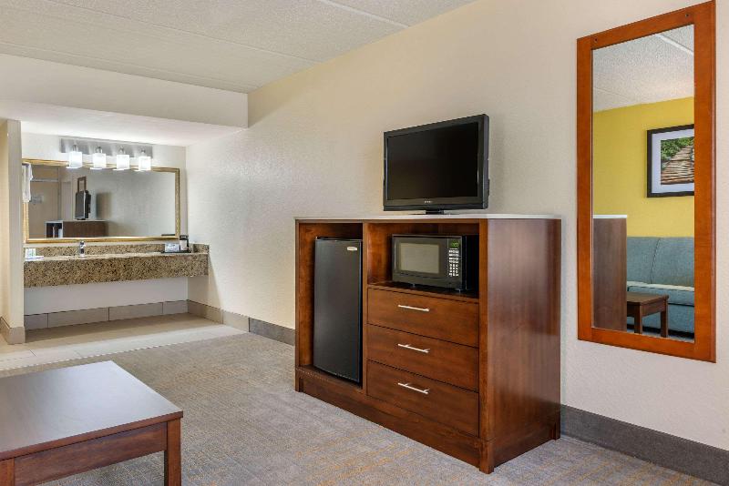 Quality Inn & Suites Palatka Riverfront image