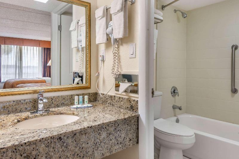 Quality Inn & Suites Palatka Riverfront image