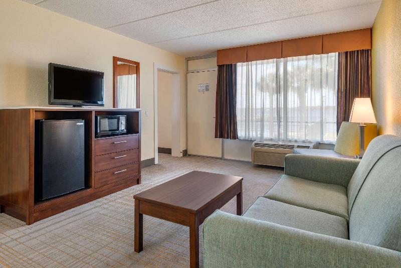 Quality Inn & Suites Palatka Riverfront image