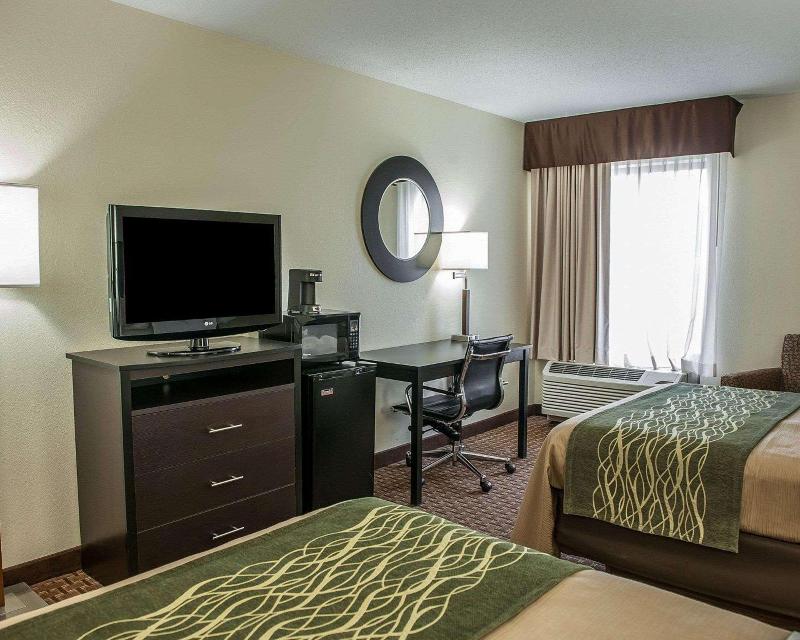 Comfort Inn & Suites Warsaw Area image