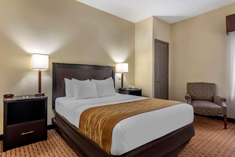 Comfort Inn & Suites Warsaw Area image