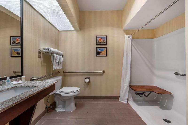 Comfort Inn & Suites Warsaw Area image