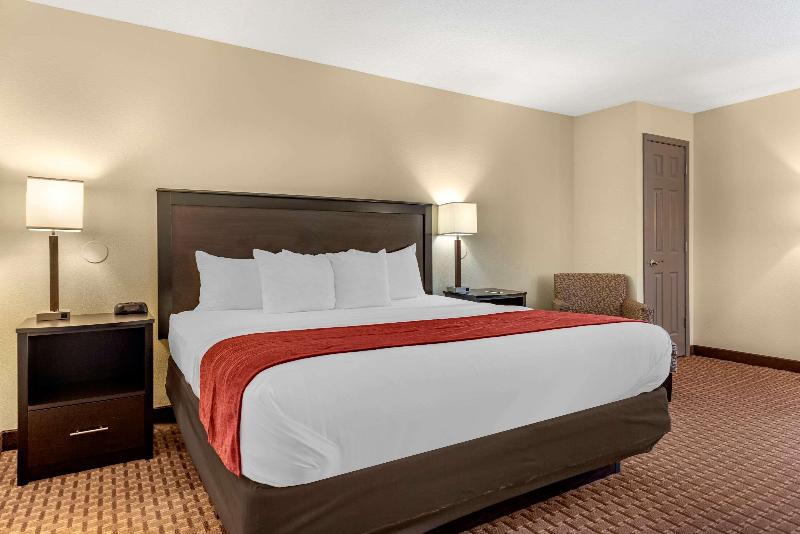Comfort Inn & Suites Warsaw Area image