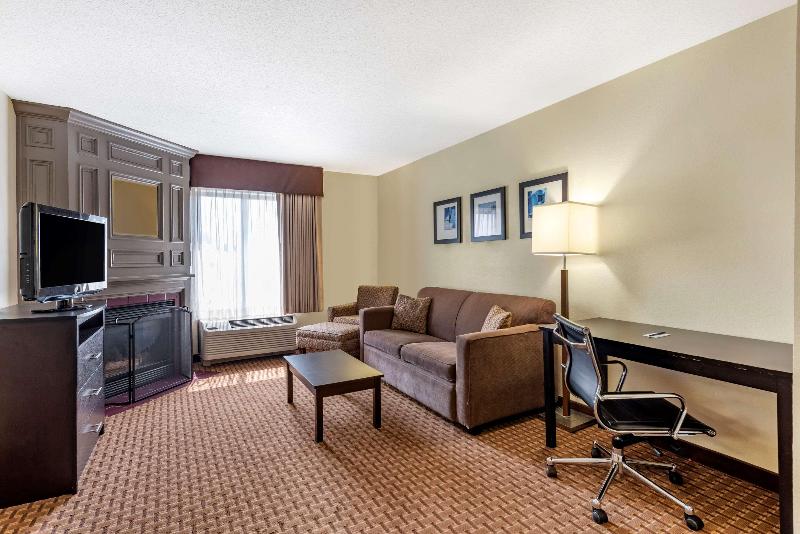 Comfort Inn & Suites Warsaw Area image