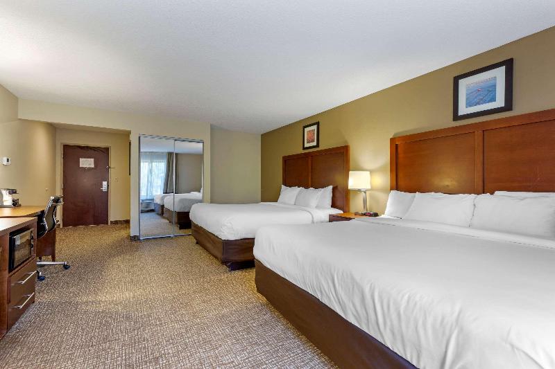 Comfort Inn & Suites Cambridge image