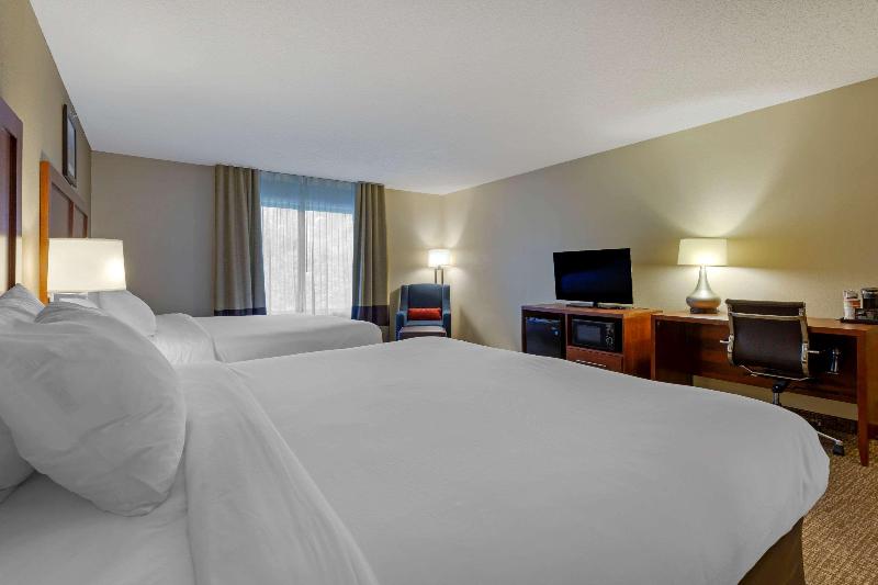 Comfort Inn & Suites Cambridge image