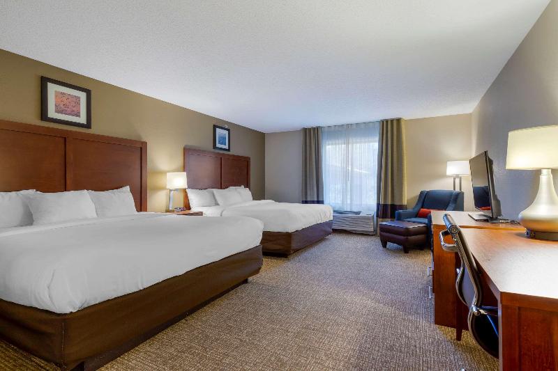Comfort Inn & Suites Cambridge image
