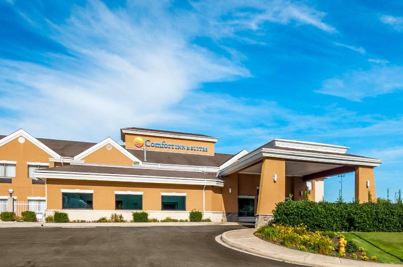 Comfort Inn & Suites Chesapeake Bay image