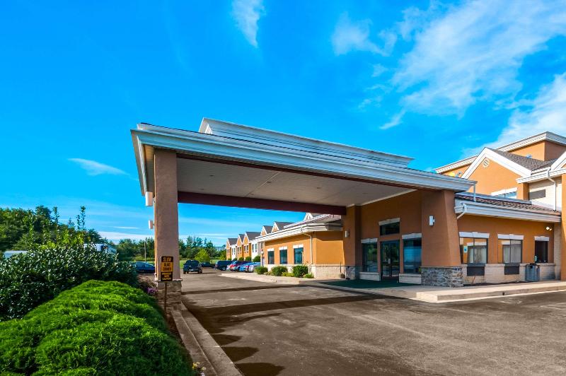 Comfort Inn & Suites Chesapeake Bay image