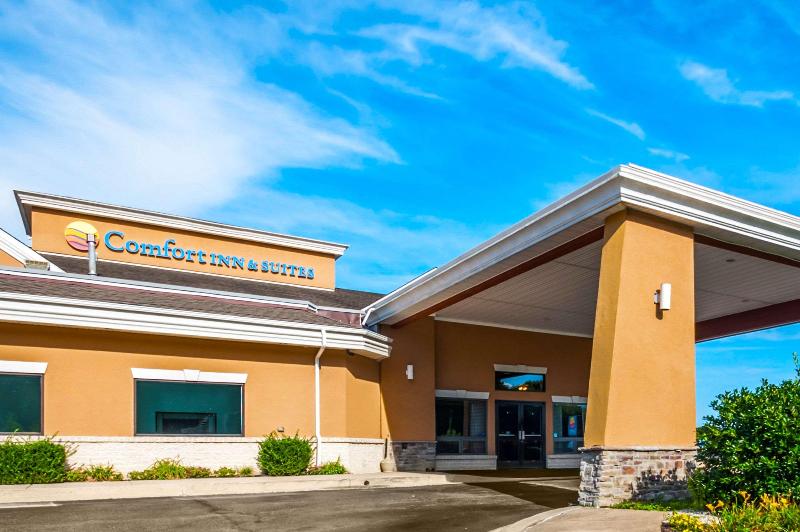 Comfort Inn & Suites Chesapeake Bay image
