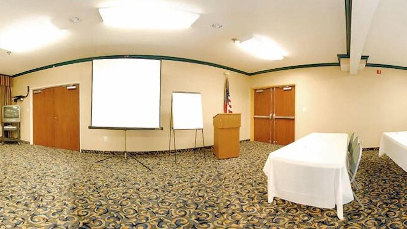 Comfort Inn & Suites Chesapeake Bay image