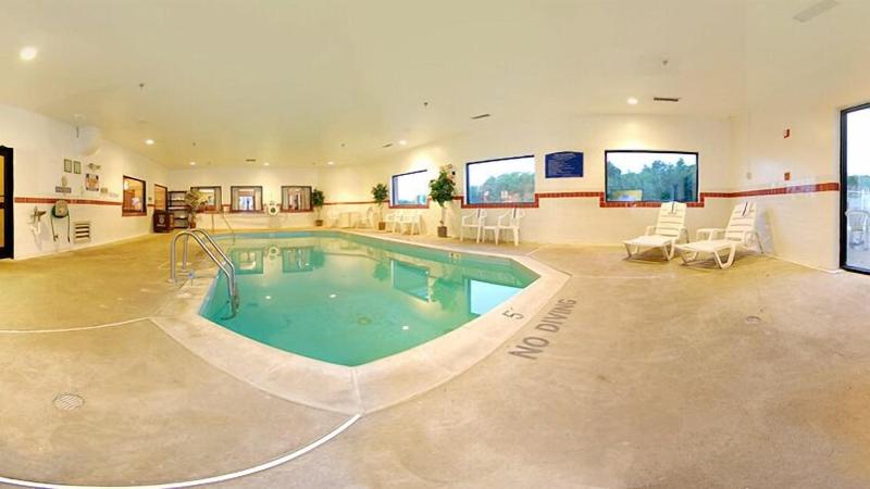 Comfort Inn & Suites Chesapeake Bay image