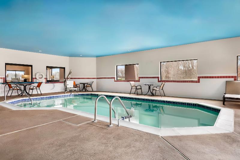 Comfort Inn & Suites Chesapeake Bay image