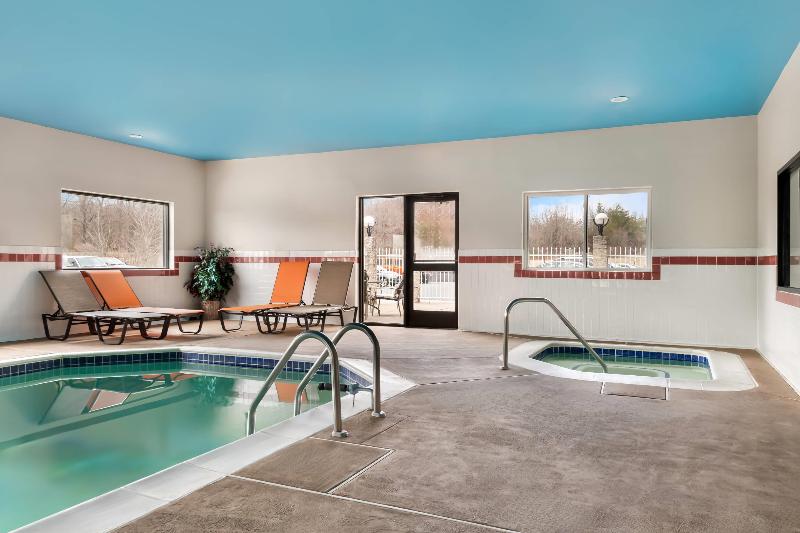 Comfort Inn & Suites Chesapeake Bay image