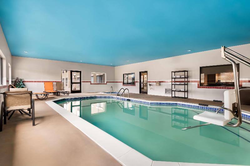 Comfort Inn & Suites Chesapeake Bay image