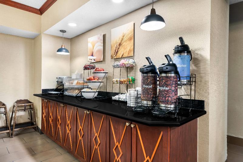 Comfort Inn & Suites Chesapeake Bay image