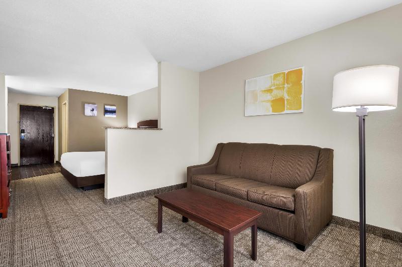 Comfort Inn & Suites Chesapeake Bay image