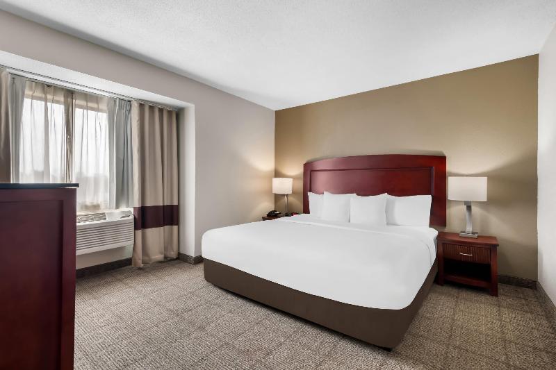 Comfort Inn & Suites Chesapeake Bay image