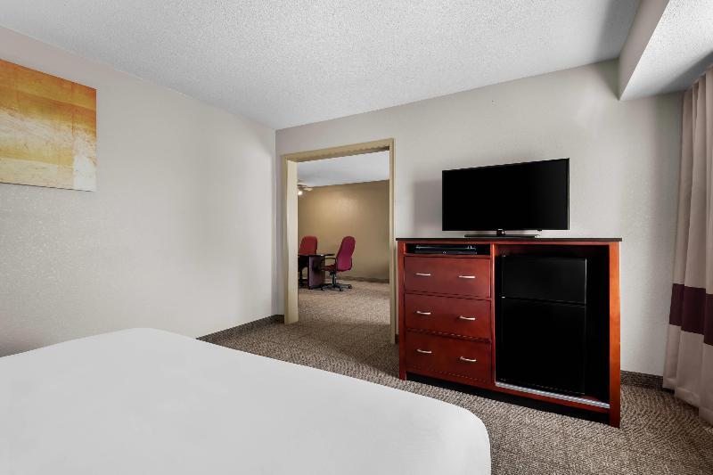 Comfort Inn & Suites Chesapeake Bay image