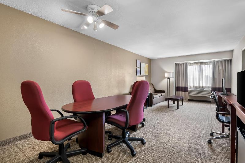 Comfort Inn & Suites Chesapeake Bay image