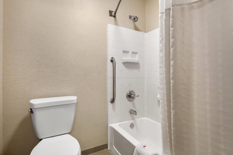 Comfort Inn & Suites Chesapeake Bay image