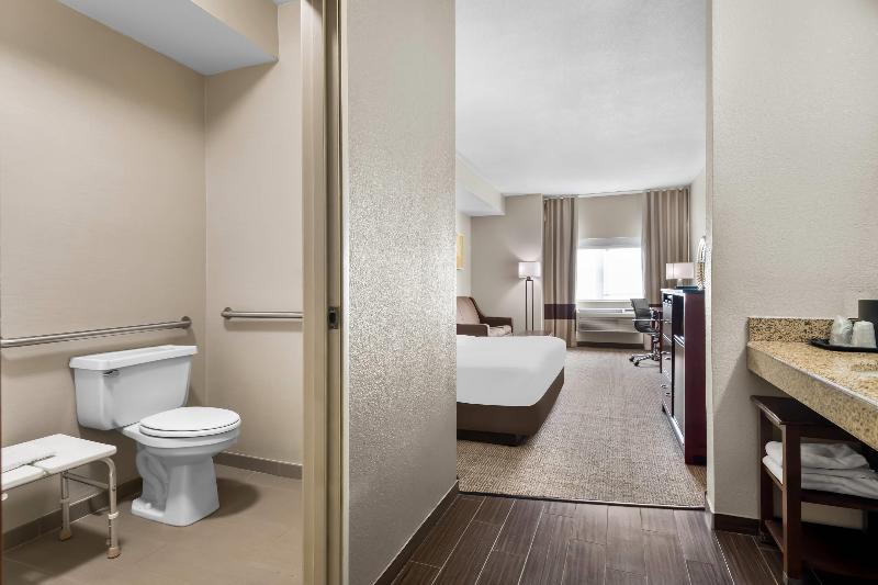 Comfort Inn & Suites Chesapeake Bay image
