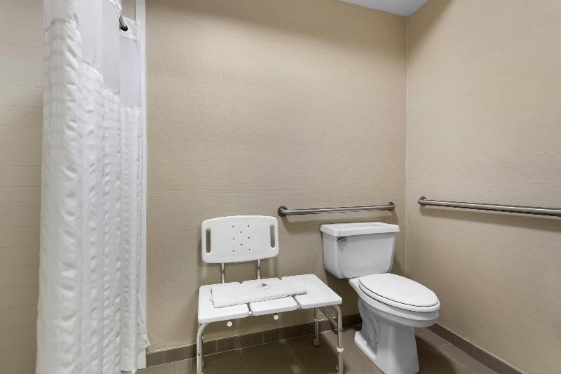 Comfort Inn & Suites Chesapeake Bay image