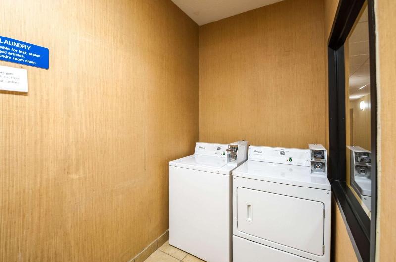 Comfort Inn & Suites Chesapeake Bay image