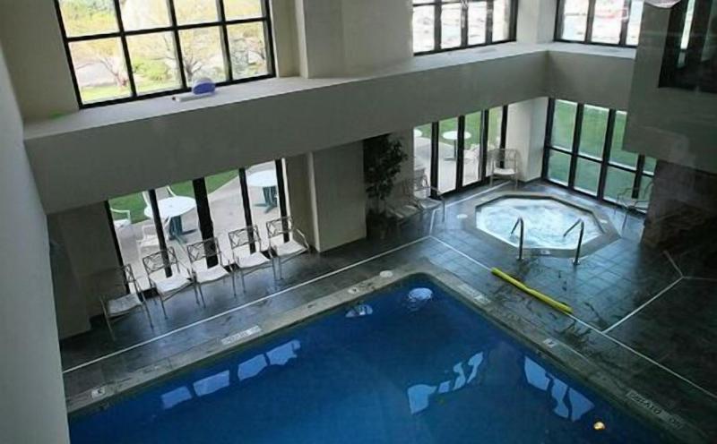 Shoreline Inn & Conference Center, an Ascend Colle image