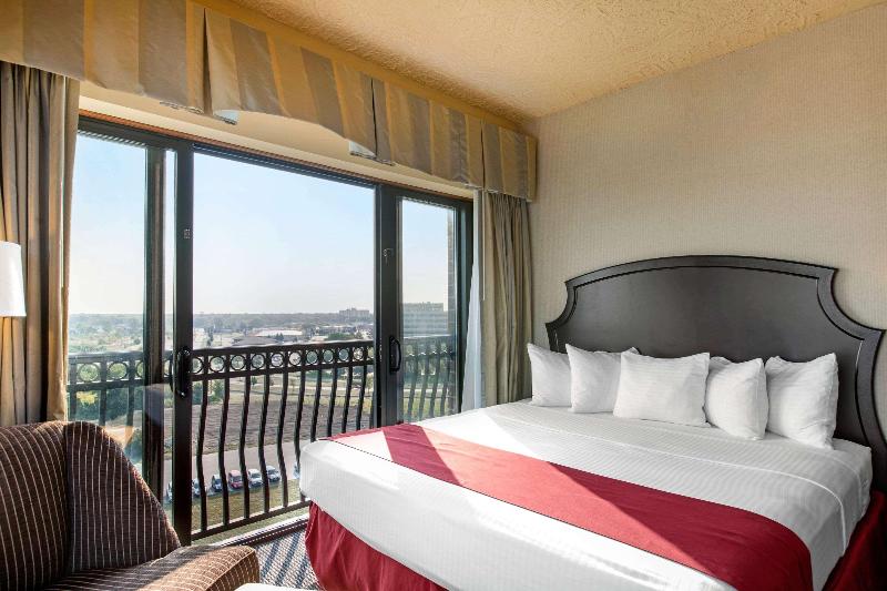 Shoreline Inn & Conference Center, an Ascend Colle image