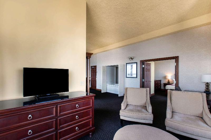 Shoreline Inn & Conference Center, an Ascend Colle image