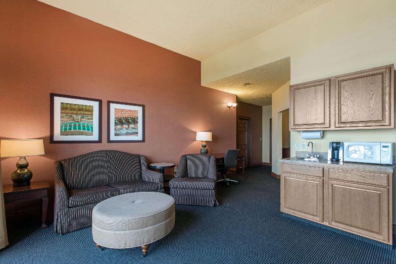 Shoreline Inn & Conference Center, an Ascend Colle image
