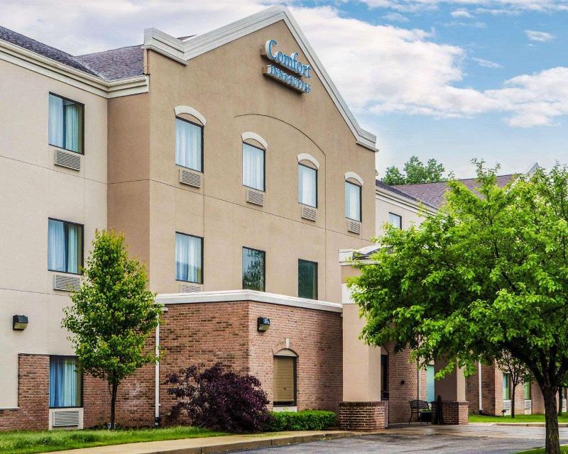 Comfort Inn & Suites O'Fallon Area image
