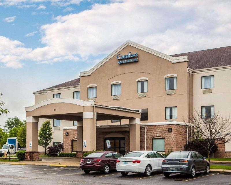 Comfort Inn & Suites O'Fallon Area image