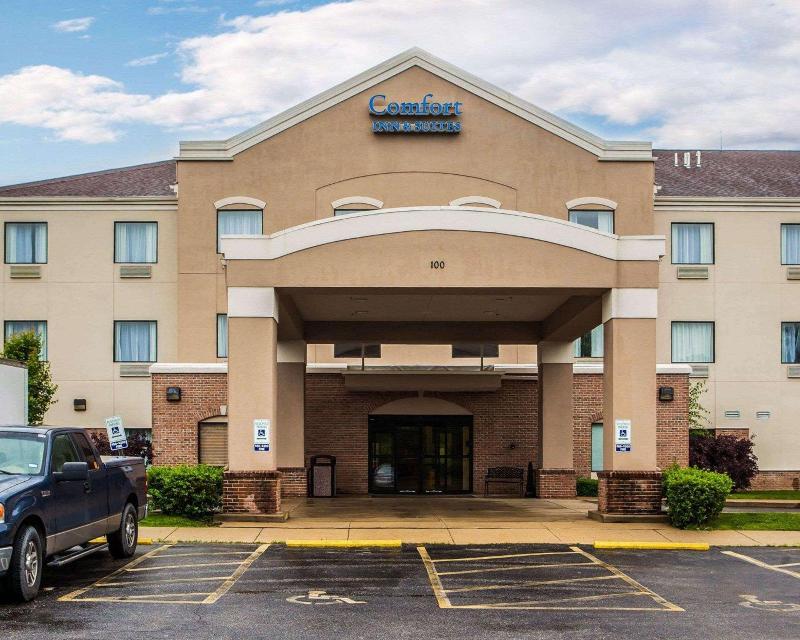 Comfort Inn & Suites O'Fallon Area image
