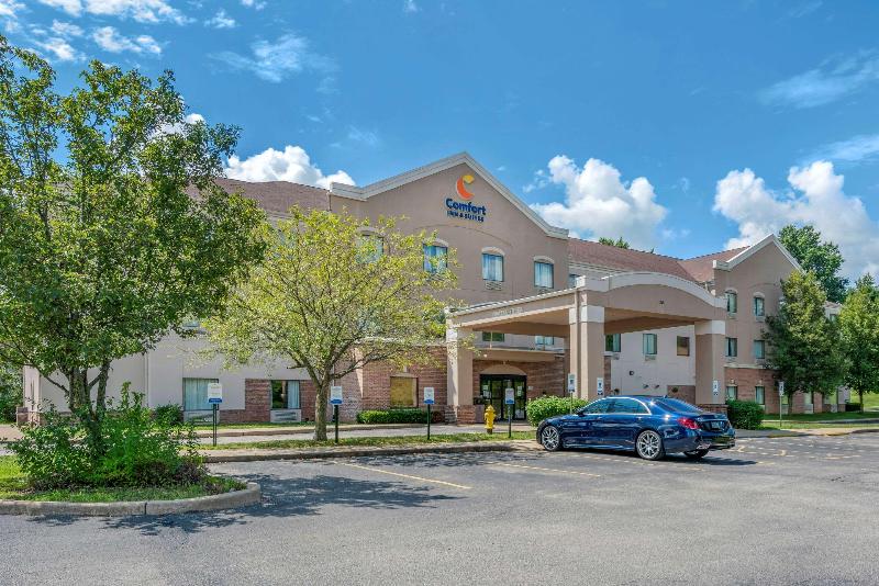 Comfort Inn & Suites O'Fallon Area image