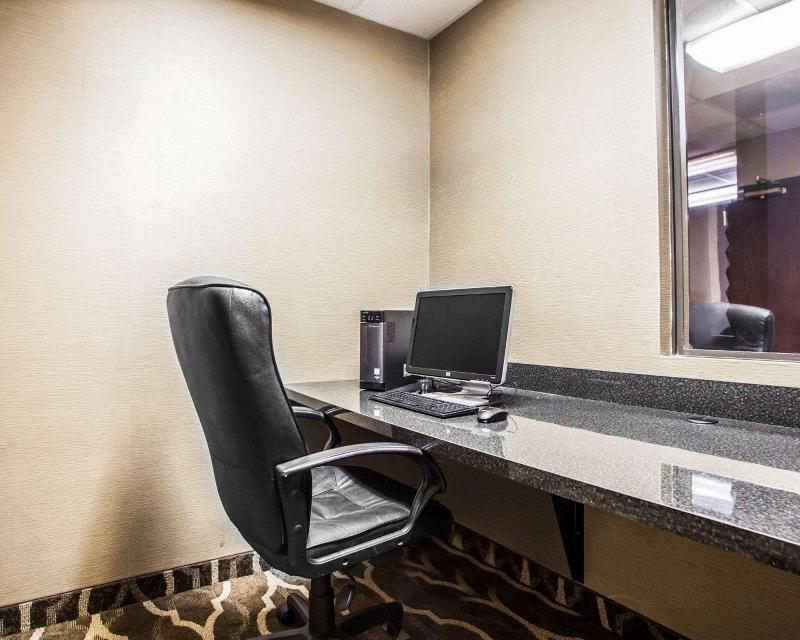 Comfort Inn & Suites O'Fallon Area image