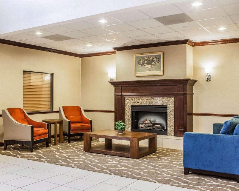 Comfort Inn & Suites O'Fallon Area image