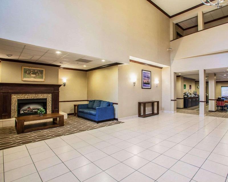 Comfort Inn & Suites O'Fallon Area image