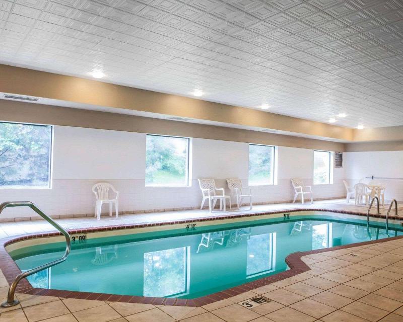 Comfort Inn & Suites O'Fallon Area image