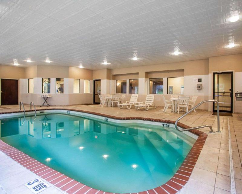 Comfort Inn & Suites O'Fallon Area image