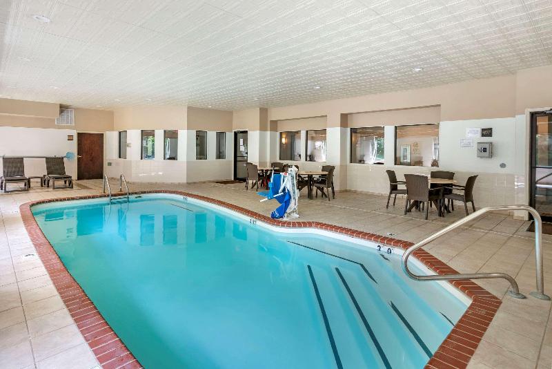 Comfort Inn & Suites O'Fallon Area image