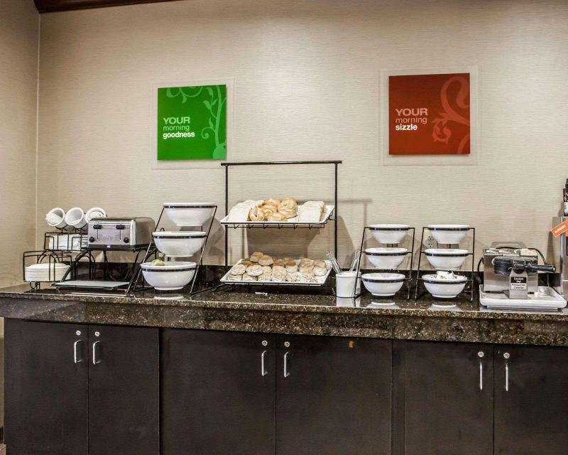 Comfort Inn & Suites O'Fallon Area image