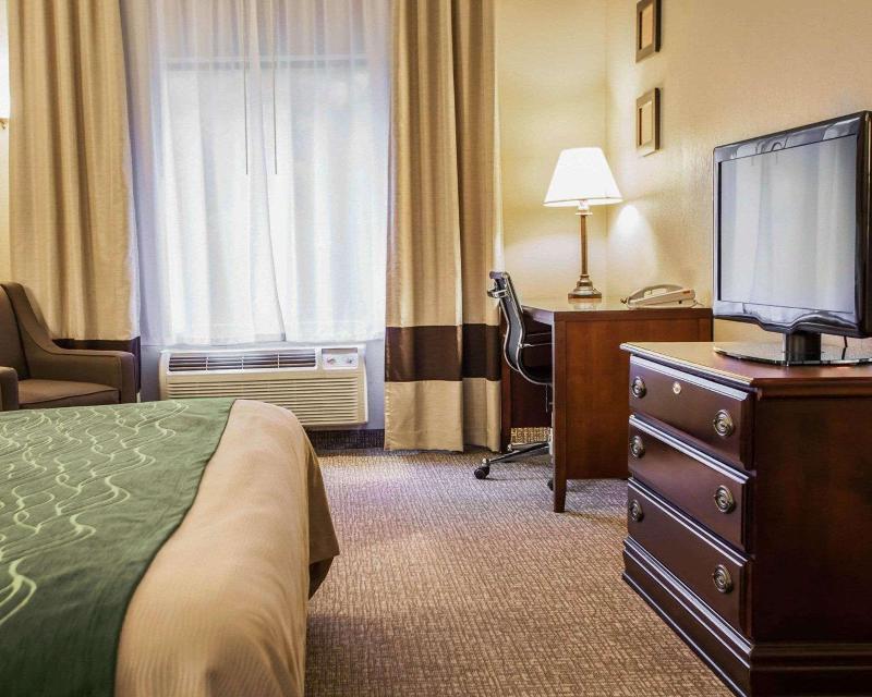 Comfort Inn & Suites O'Fallon Area image