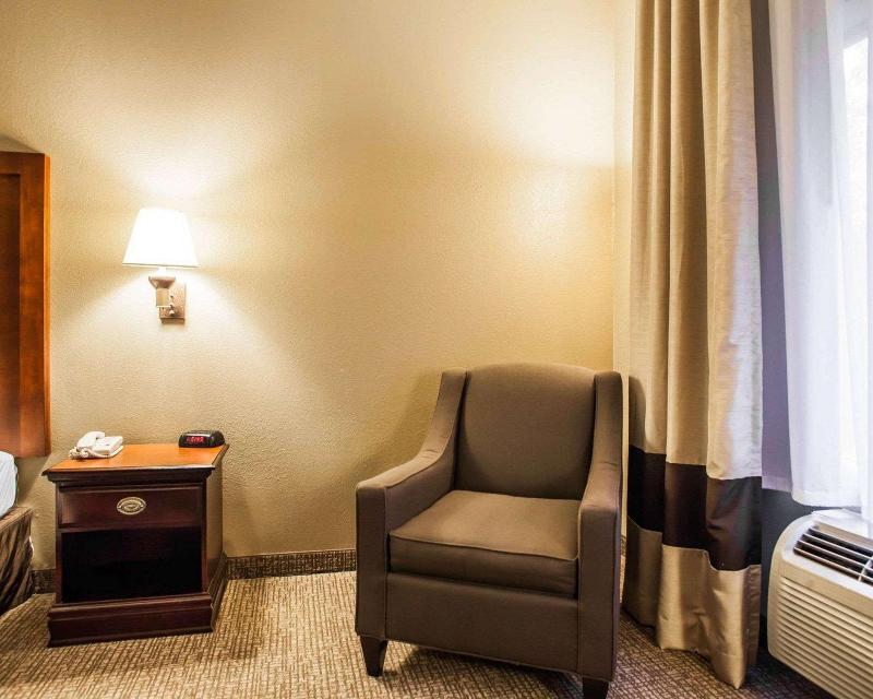 Comfort Inn & Suites O'Fallon Area image
