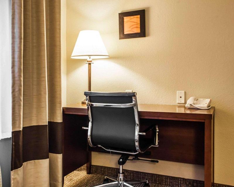 Comfort Inn & Suites O'Fallon Area image