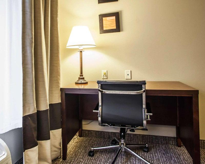 Comfort Inn & Suites O'Fallon Area image