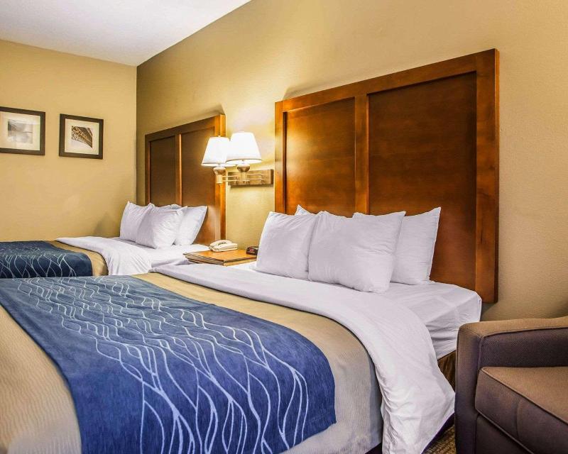 Comfort Inn & Suites O'Fallon Area image