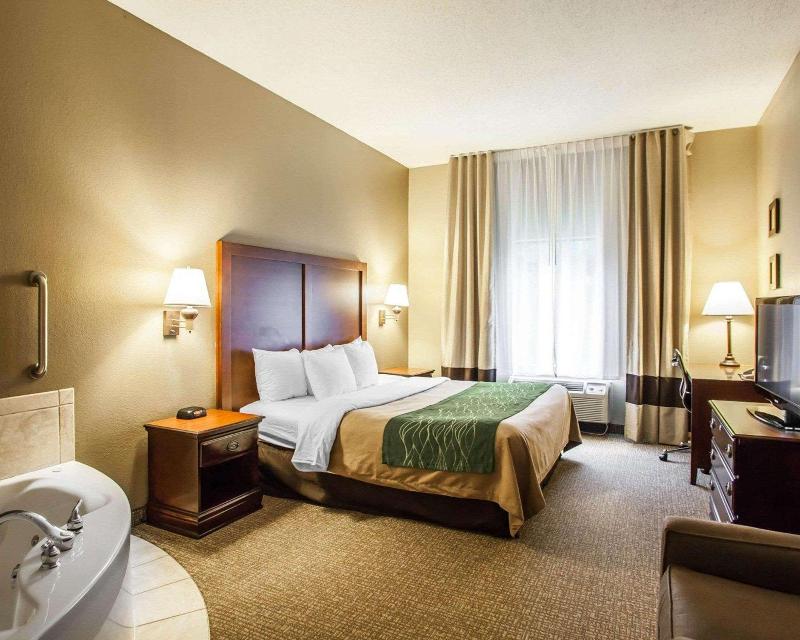 Comfort Inn & Suites O'Fallon Area image